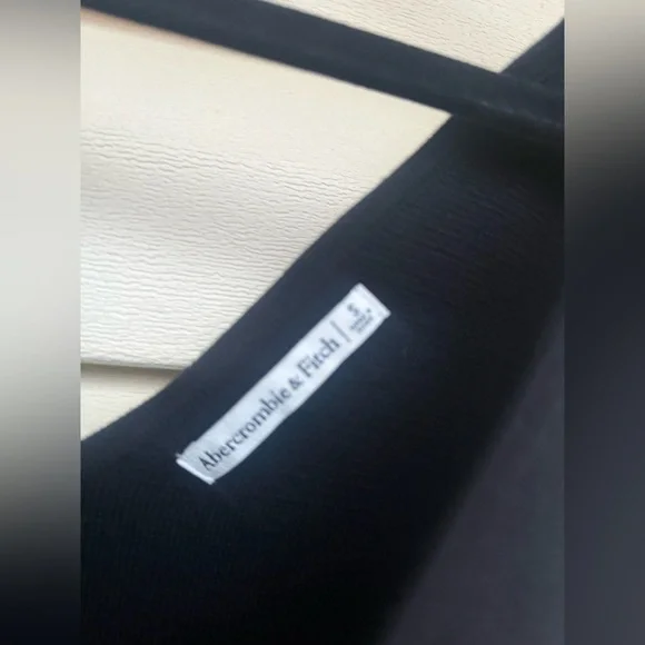Abercrombie & Fitch Black Wrap Front Knit Sleeveless Top Size Small - Picture 3 of 10